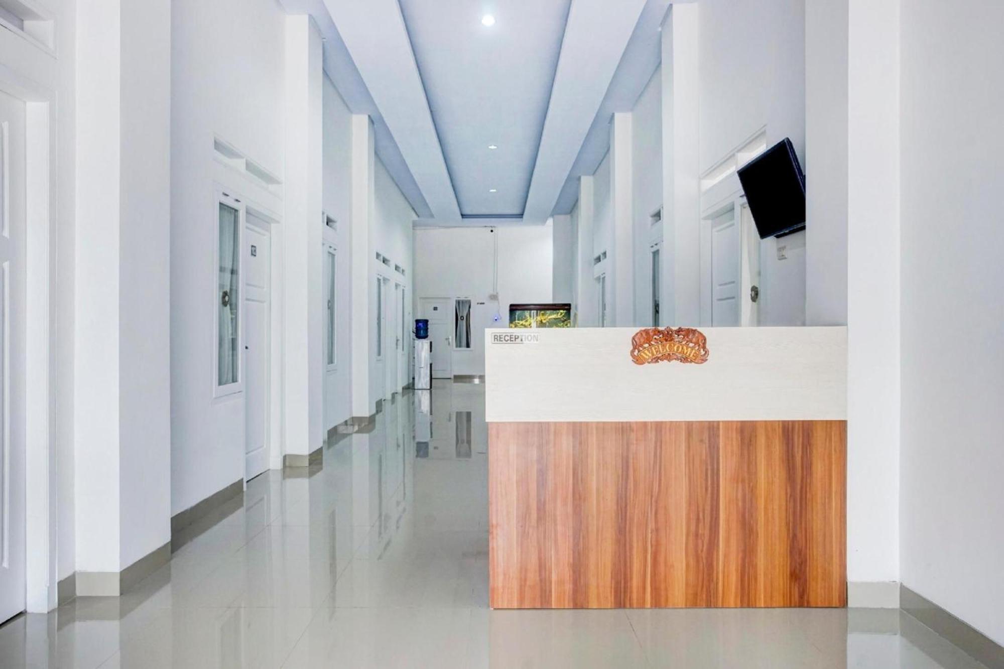 OYO 90281 Griya Bawean Syariah Hotel Bandar Lampung Bagian luar foto