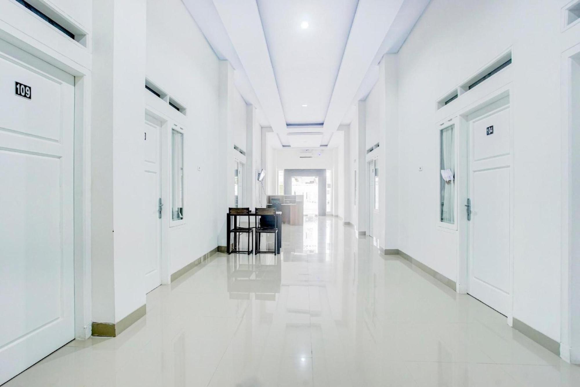 OYO 90281 Griya Bawean Syariah Hotel Bandar Lampung Bagian luar foto